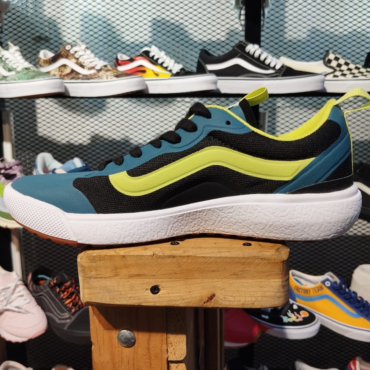 VANS ULTRARANGE EXO