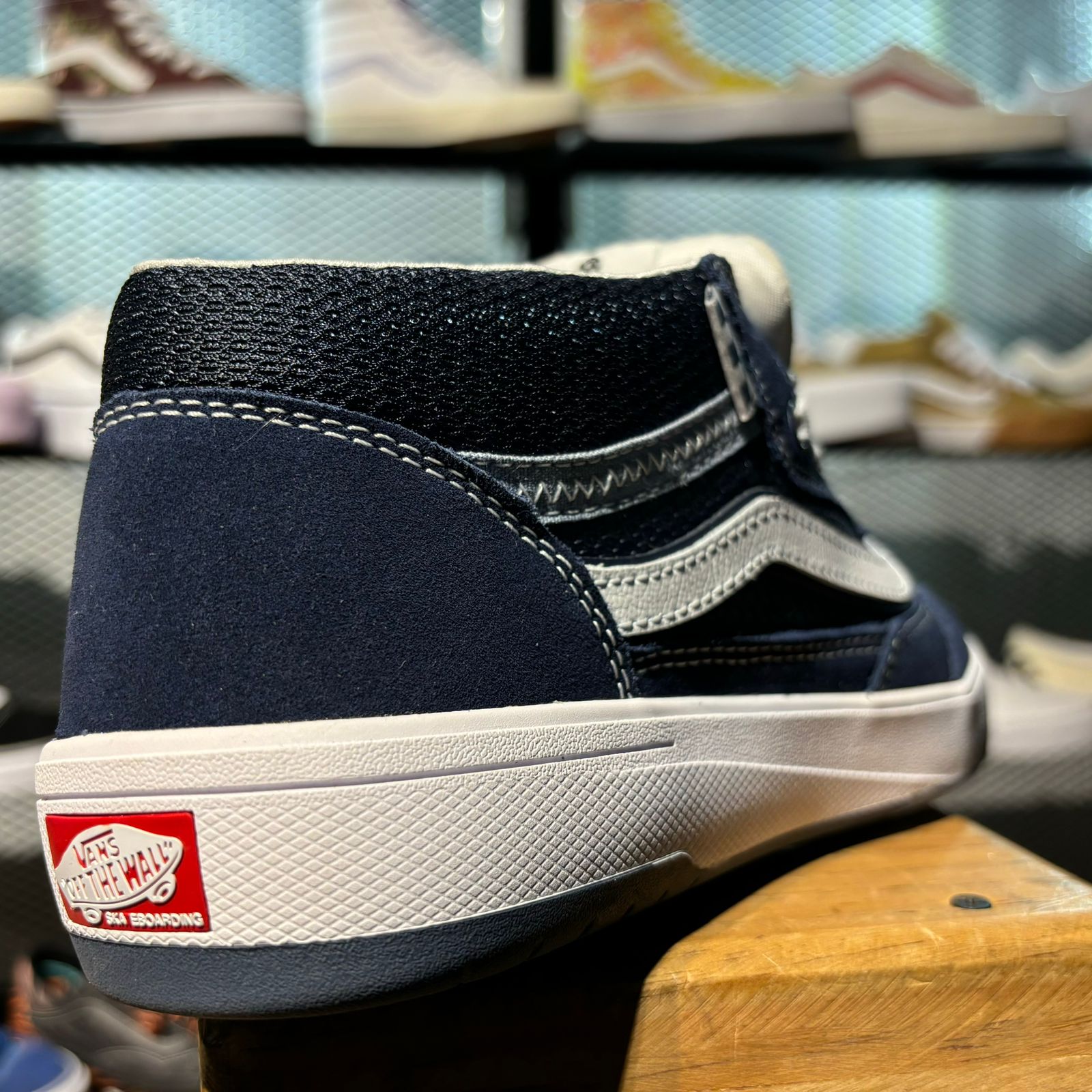 VANS ZAHBA MID 1600